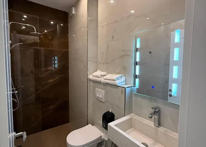 Hilal Palace - Halal